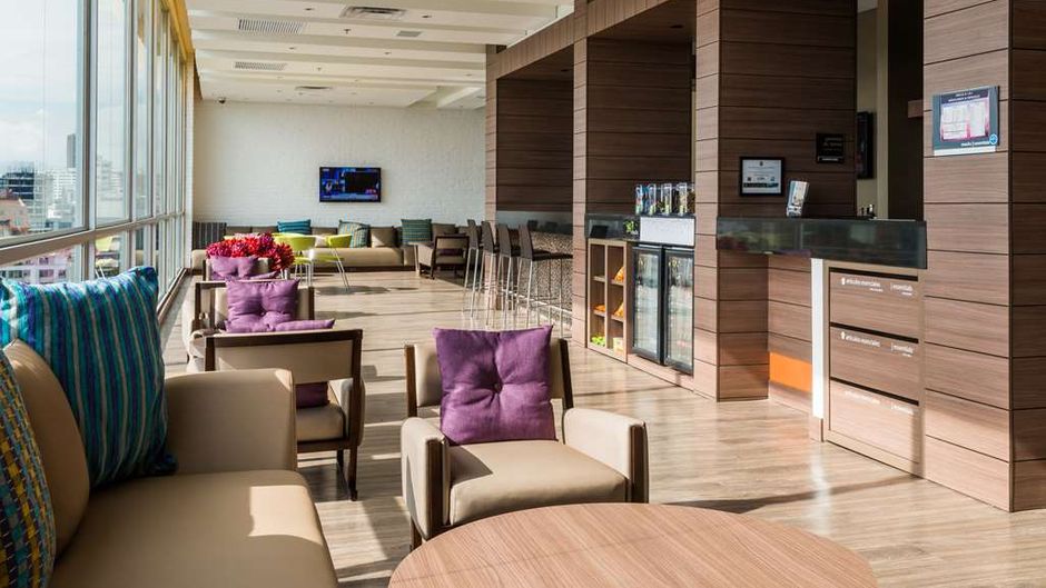 Hampton by Hilton Bucaramanga Lobby