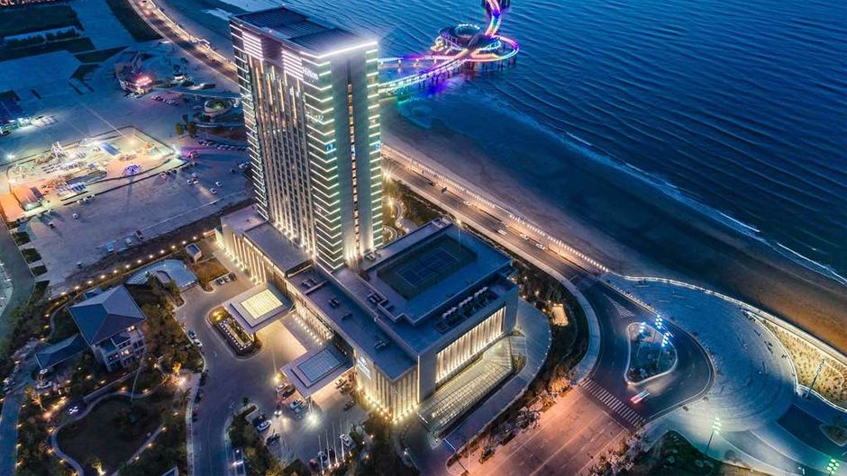 Hilton Yantai Golden Coast Exterior