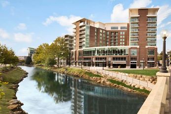 Embassy Suites Downtown Riverplace