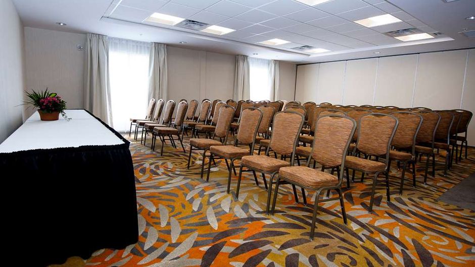 Hampton Inn & Suites Truro Meeting