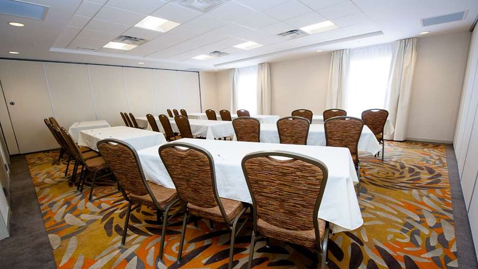 Hampton Inn & Suites Truro Meeting