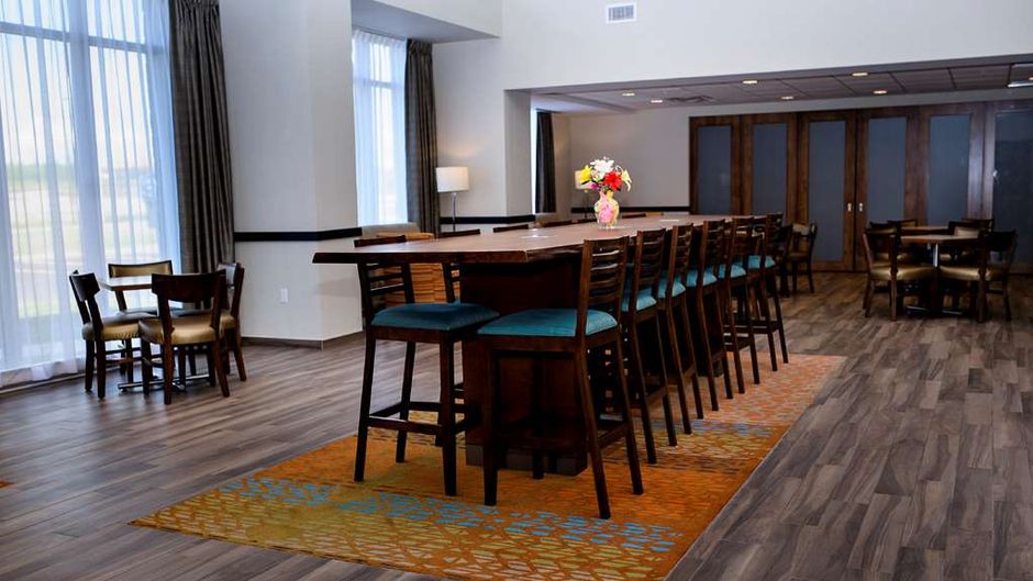 Hampton Inn & Suites Truro Restaurant