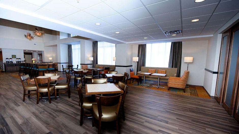 Hampton Inn & Suites Truro Restaurant