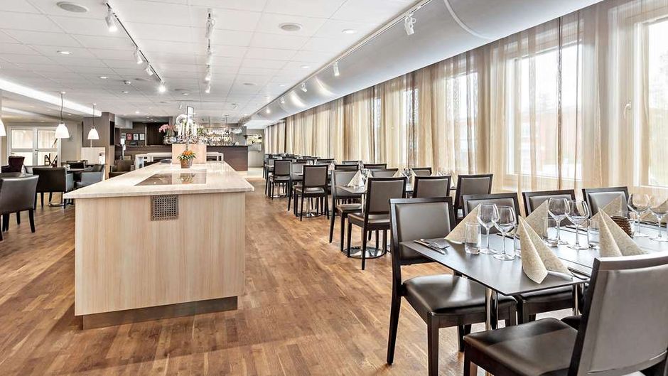 Best Western Plus Park Airport Hotel Restaurant