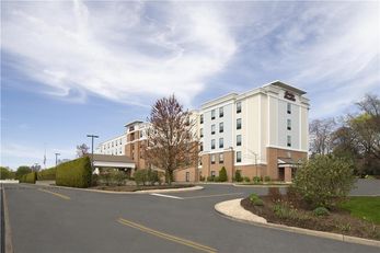 Hampton Inn & Suites Yonkers-Westchester