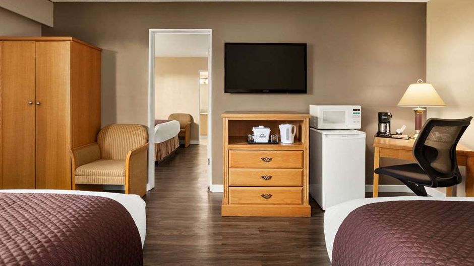Days Inn Victoria Uptown Room