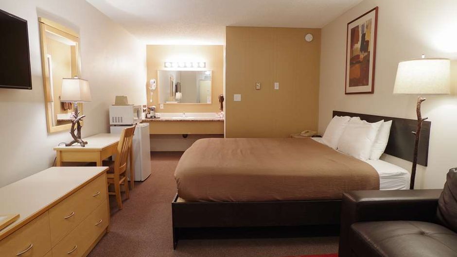Canadas Best Value Inn & Suites Fernie Room