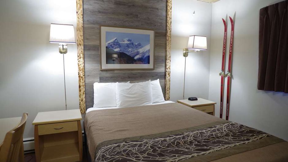 Canadas Best Value Inn & Suites Fernie Room