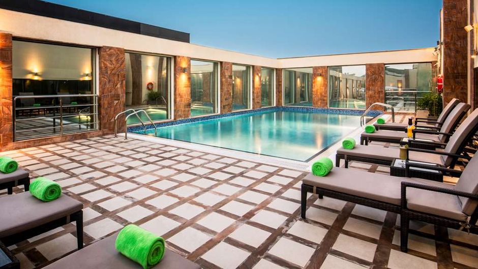 Golden Tulip Doha Pool