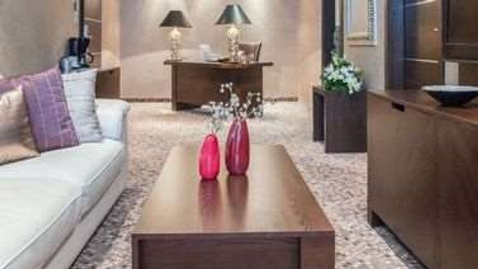 Hotel President Suite