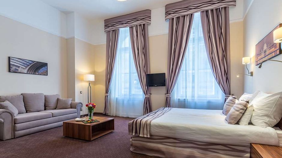 Hotel President Suite