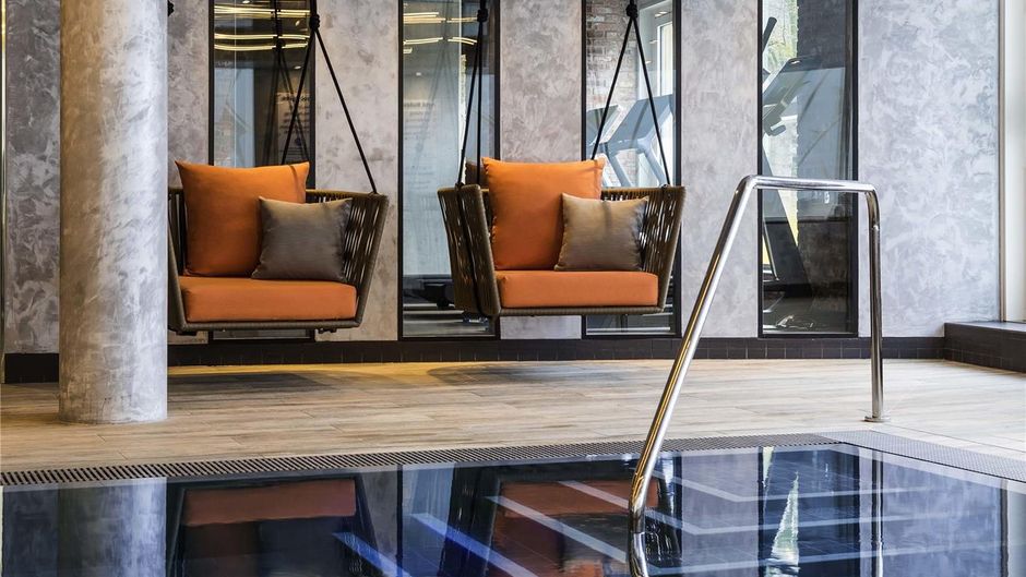 Novotel London Canary Wharf Pool