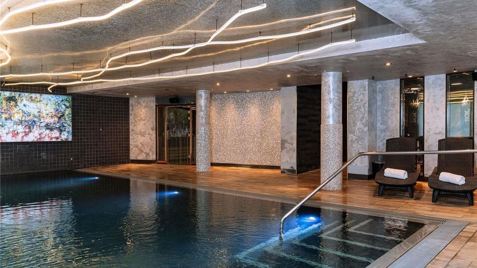 Novotel London Canary Wharf Pool