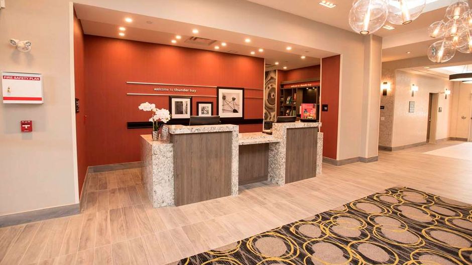 Hampton Inn & Suites Thunder Bay Lobby