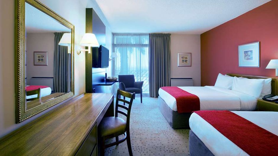 Garden Court Nelson Mandela Blvd Room
