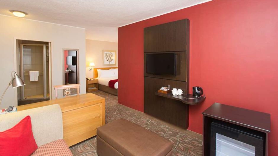 Garden Court Nelson Mandela Blvd Room