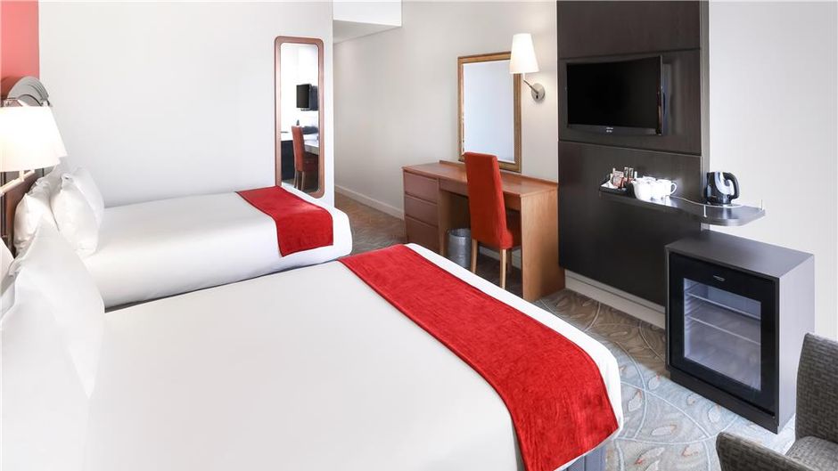 Garden Court Nelson Mandela Blvd Room