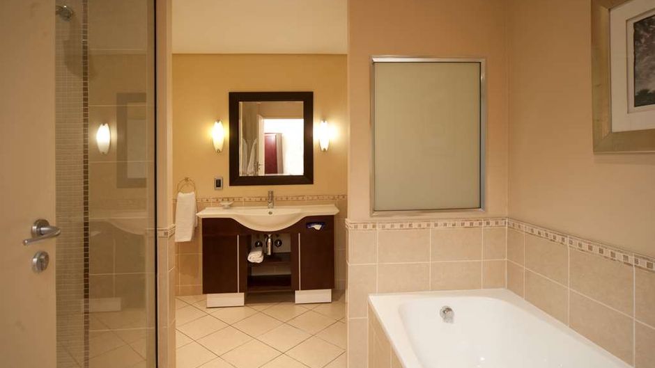 Southern Sun OR Tambo International Arpt Room