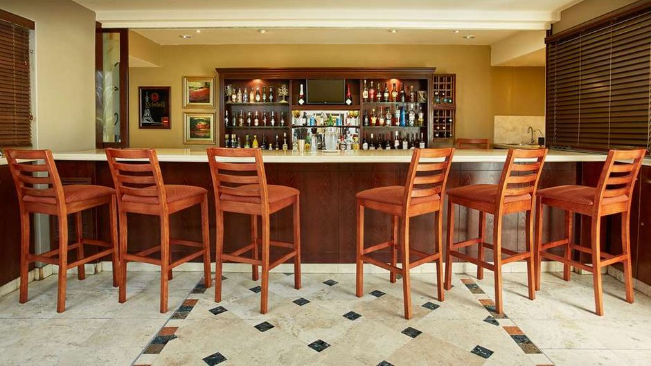 StayEasy Century City Restaurant