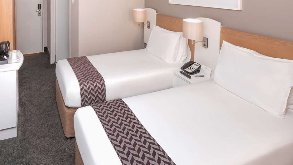 StayEasy Century City Room