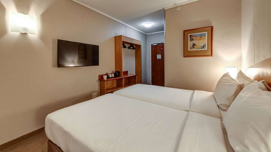 StayEasy Pretoria Room