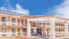 Days Inn by Wyndham Lavonia