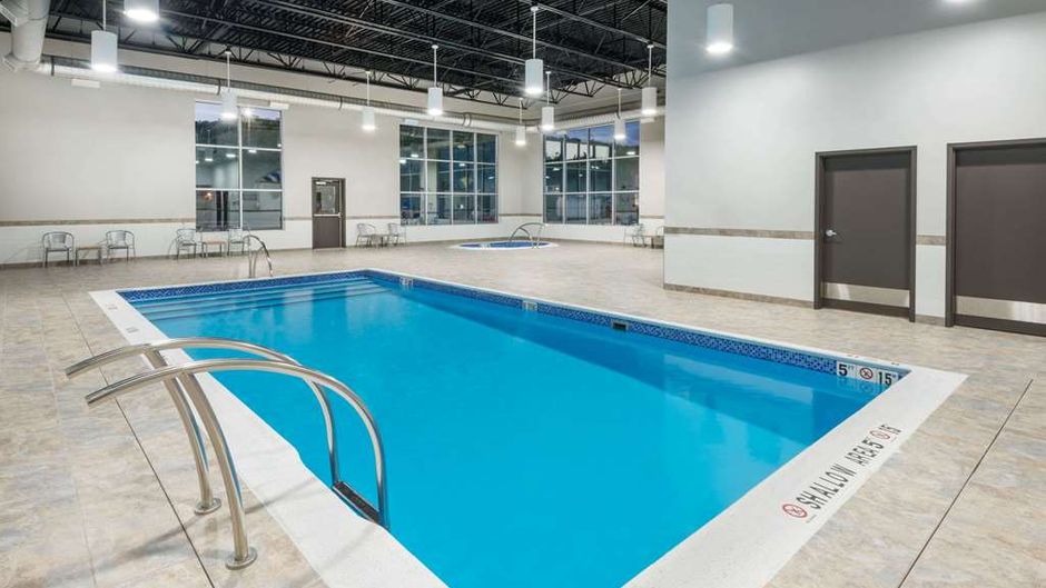Microtel Inn & Suites, Sudbury Pool