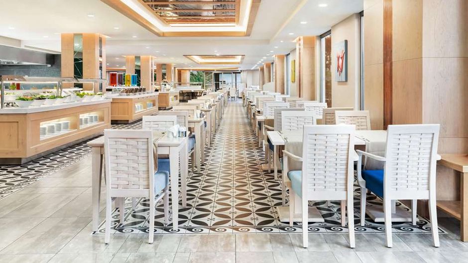 Ramada Hotel & Suites Kusadasi Restaurant