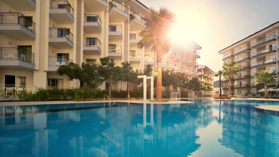 Ramada Hotel & Suites Kusadasi Pool