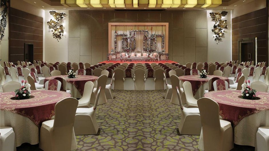 Grand Mercure Vadodara Surya Palace Restaurant
