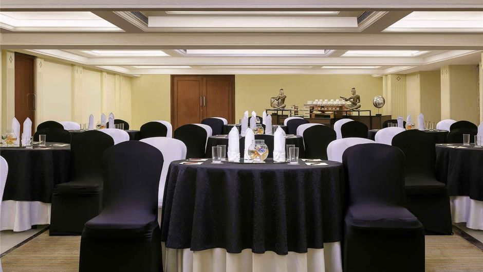 Grand Mercure Vadodara Surya Palace Meeting