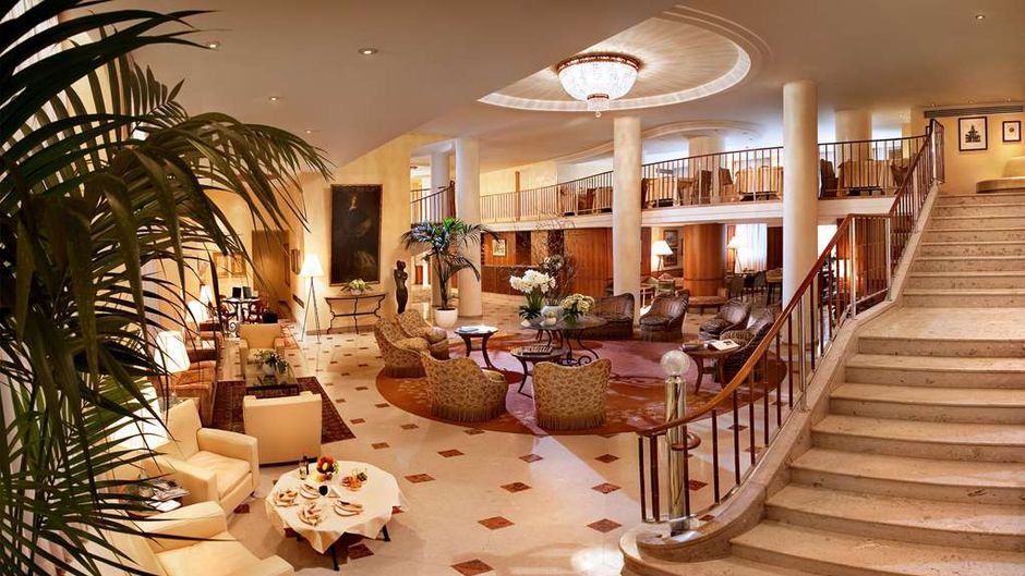 Cavour Hotel Lobby