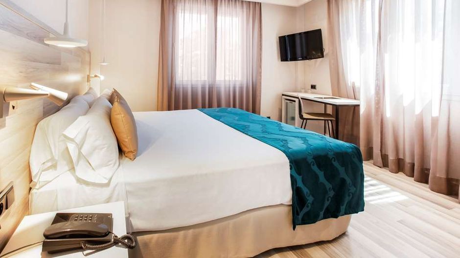 Catalonia Santa Justa Room