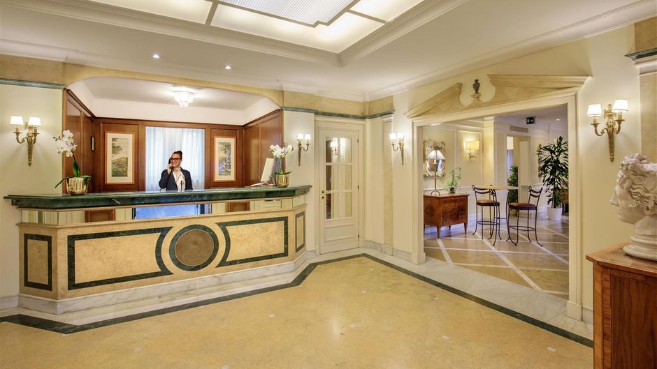 Hotel Donna Laura Palace Lobby