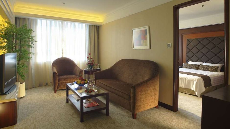 Metropark Hotel Kowloon Suite