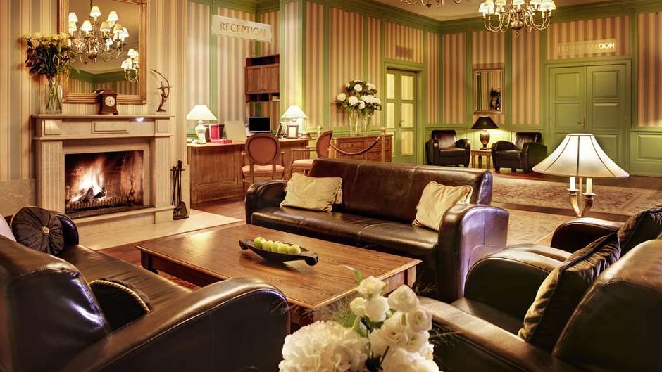 Hotel Marrol's Lobby