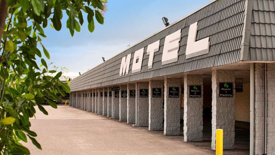 Dalrymple Motel Exterior