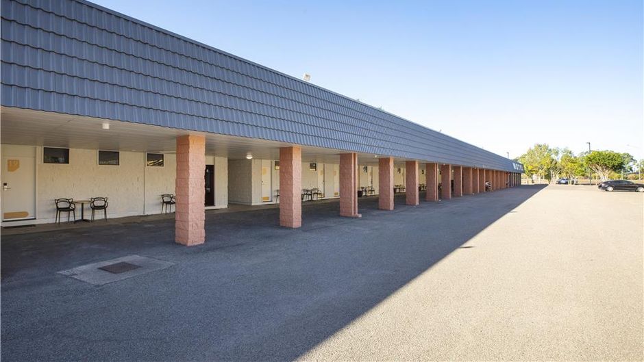 Dalrymple Motel Exterior