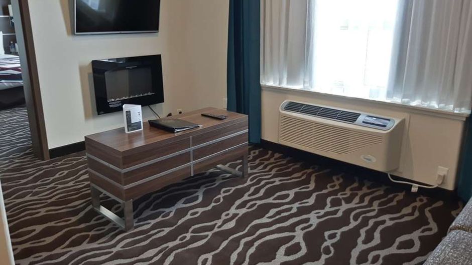 Encore Suites by Service Plus Inns Suite