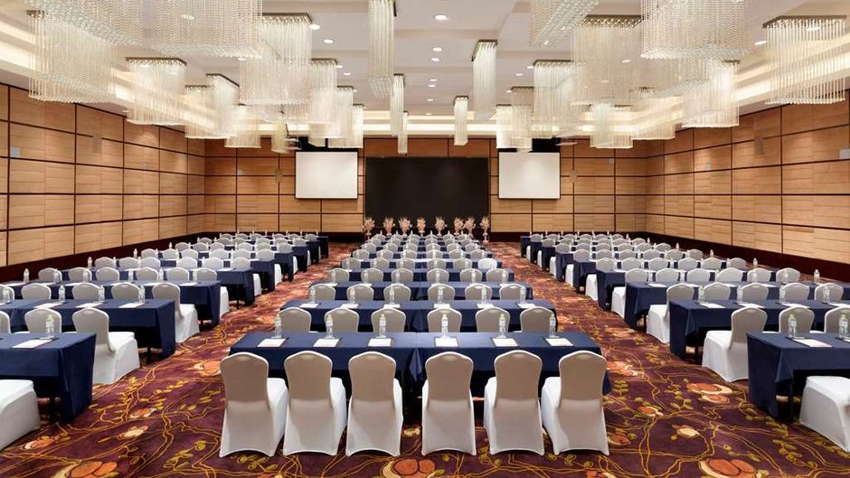 Ramada Plaza Hotel Lianyungang Ballroom