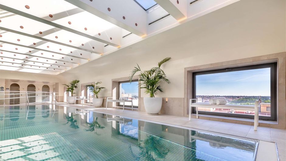 Barcelo Torre de Madrid Pool