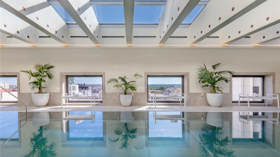Barcelo Torre de Madrid Pool