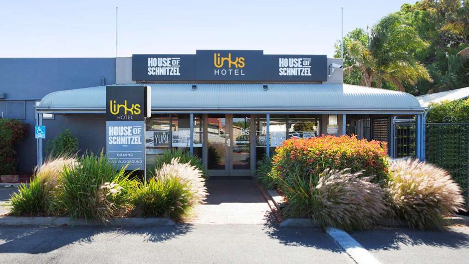 Links Hotel Exterior