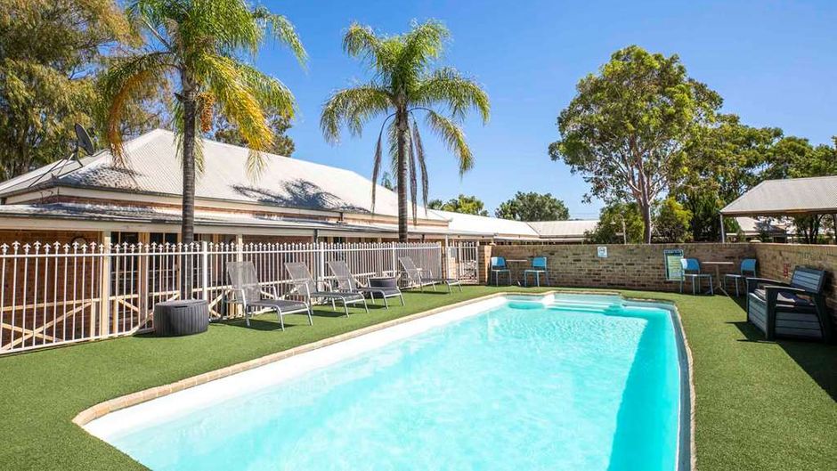Macquarie Inn Pool
