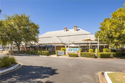 Macquarie Inn