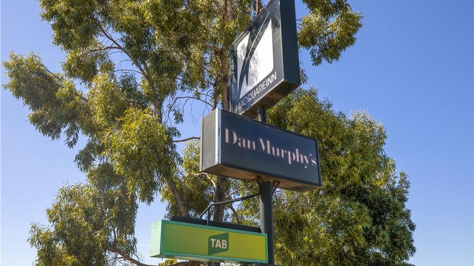 Macquarie Inn Exterior