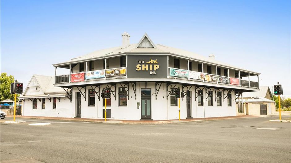 The Ship Inn Exterior