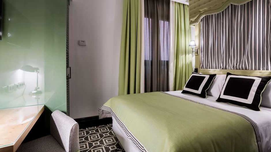 Room Mate Anna Hotel Room