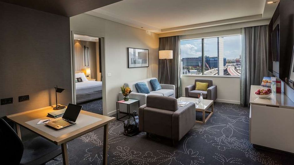 PARKROYAL Darling Harbour Suite