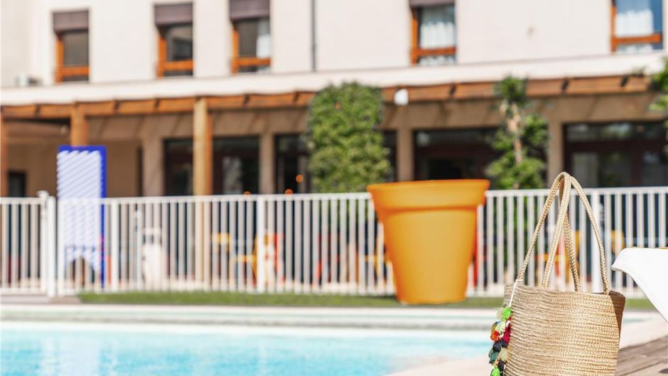 Ibis Styles Carcassonne Cite Pool